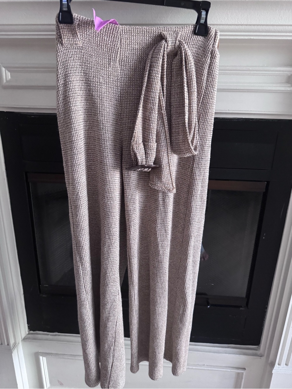 New with tags Hypeach Elegant Tan pants with Belt
